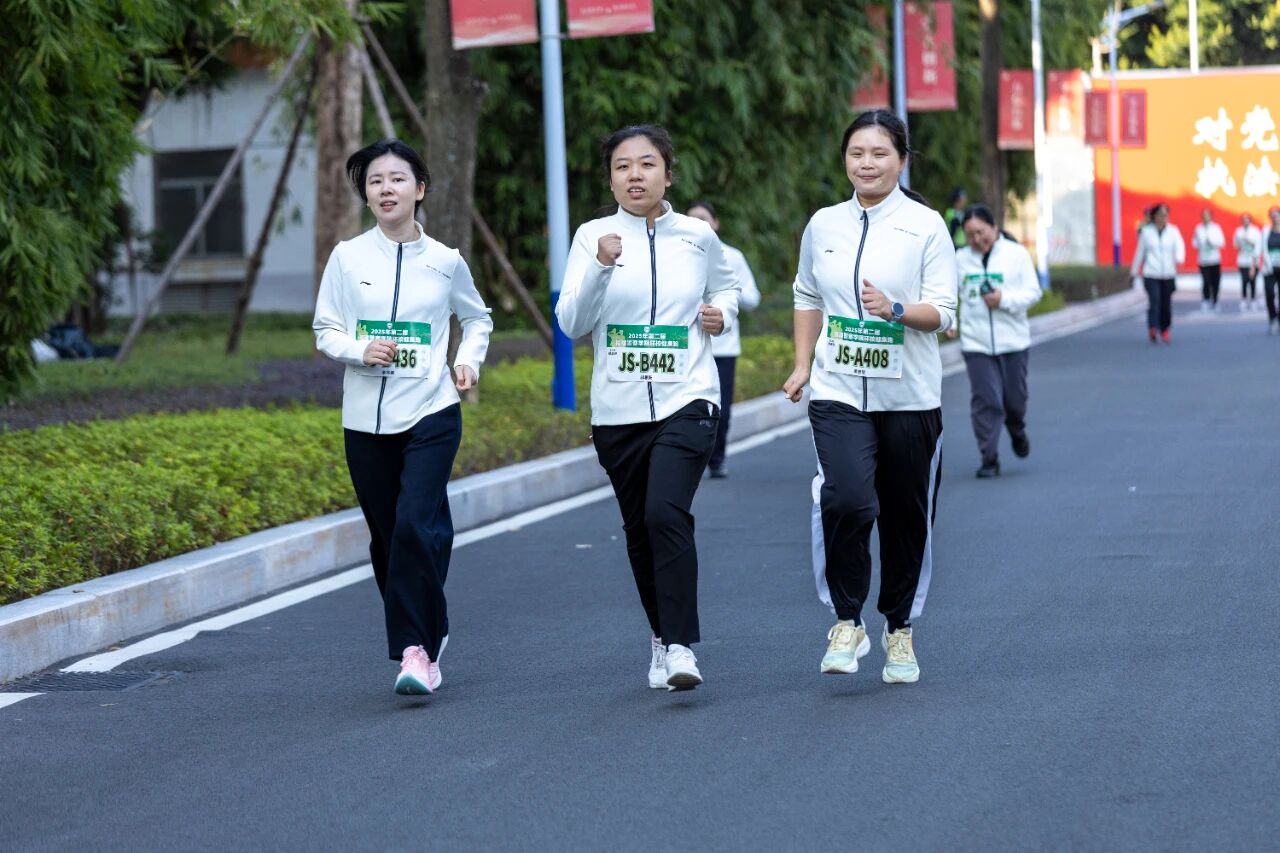 1765156497105070.jpg 5.jpg